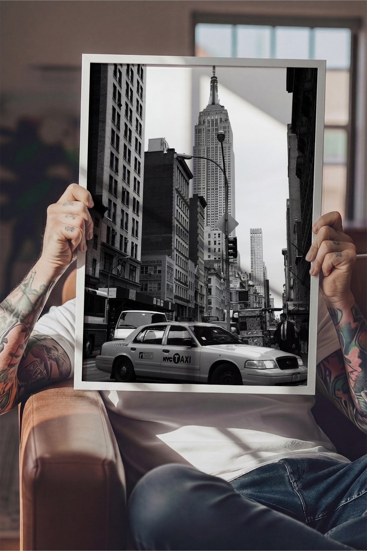 Empire State ve New York Sokakları Poster – Beyaz Çerçeveli Tablo