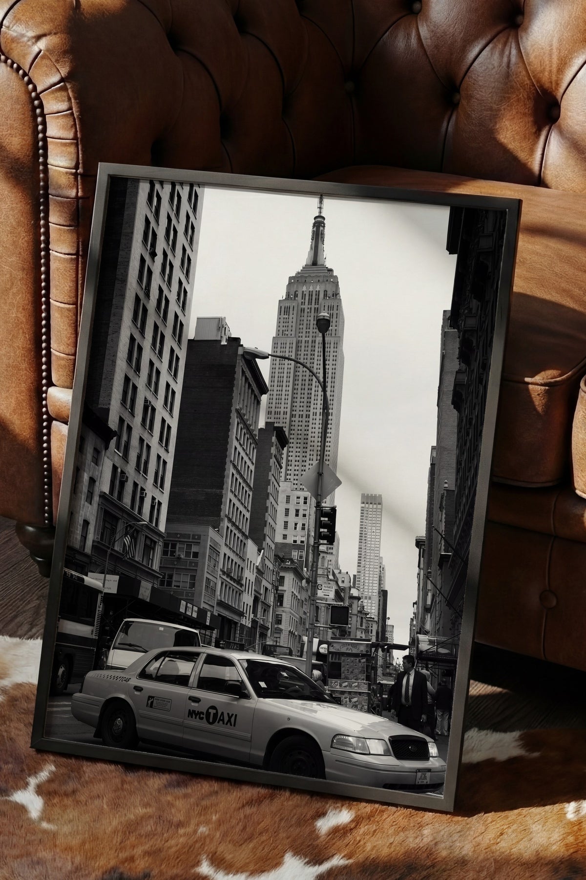 Empire State ve New York Sokakları Poster – Siyah Çerçeveli Tablo