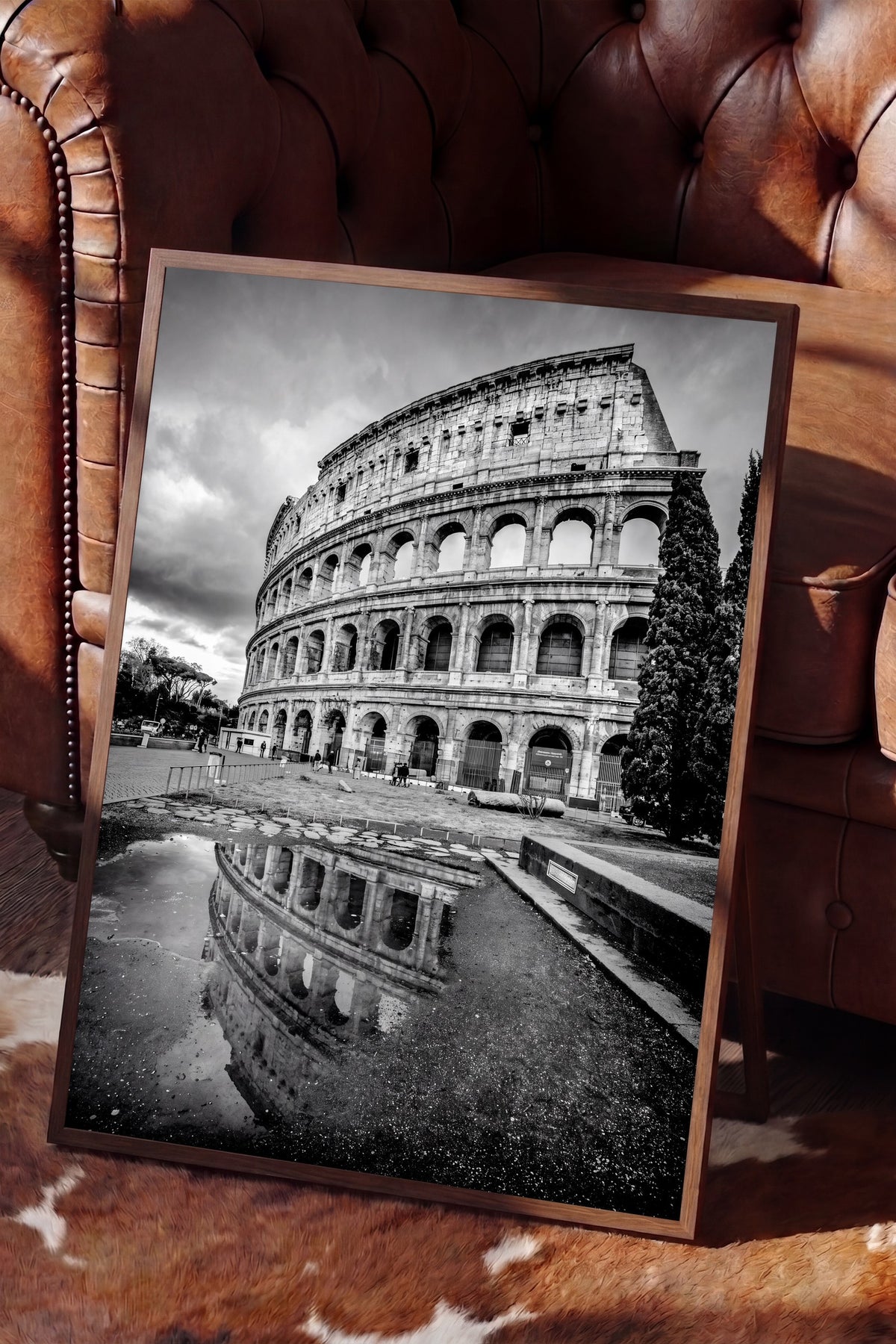 Roma Kolezyumu Yansıması Poster – Kahverengi Çerçeveli Tablo