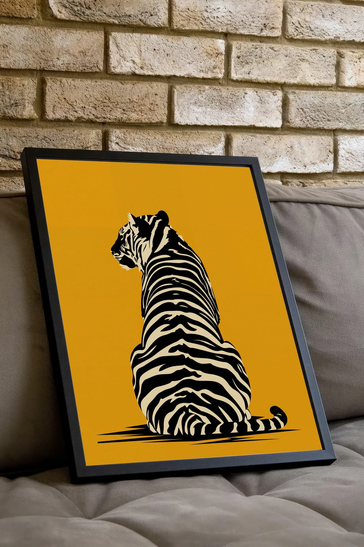 Sırtı Dönük Kaplan Poster – Siyah Çerçeveli Tablo
