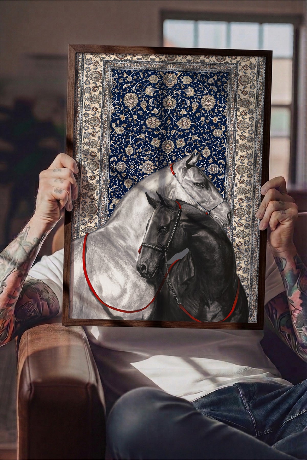 İki At ve Halı Deseni Poster – Kahverengi Çerçeveli Tablo