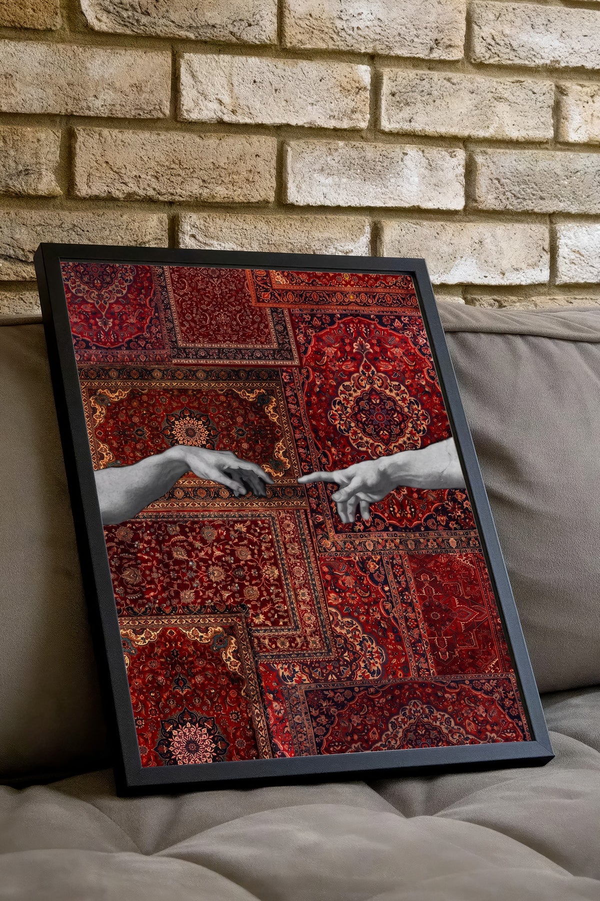 Halı Deseni Üzerinde Tanrı ve Adem Poster – Siyah Çerçeveli Tablo