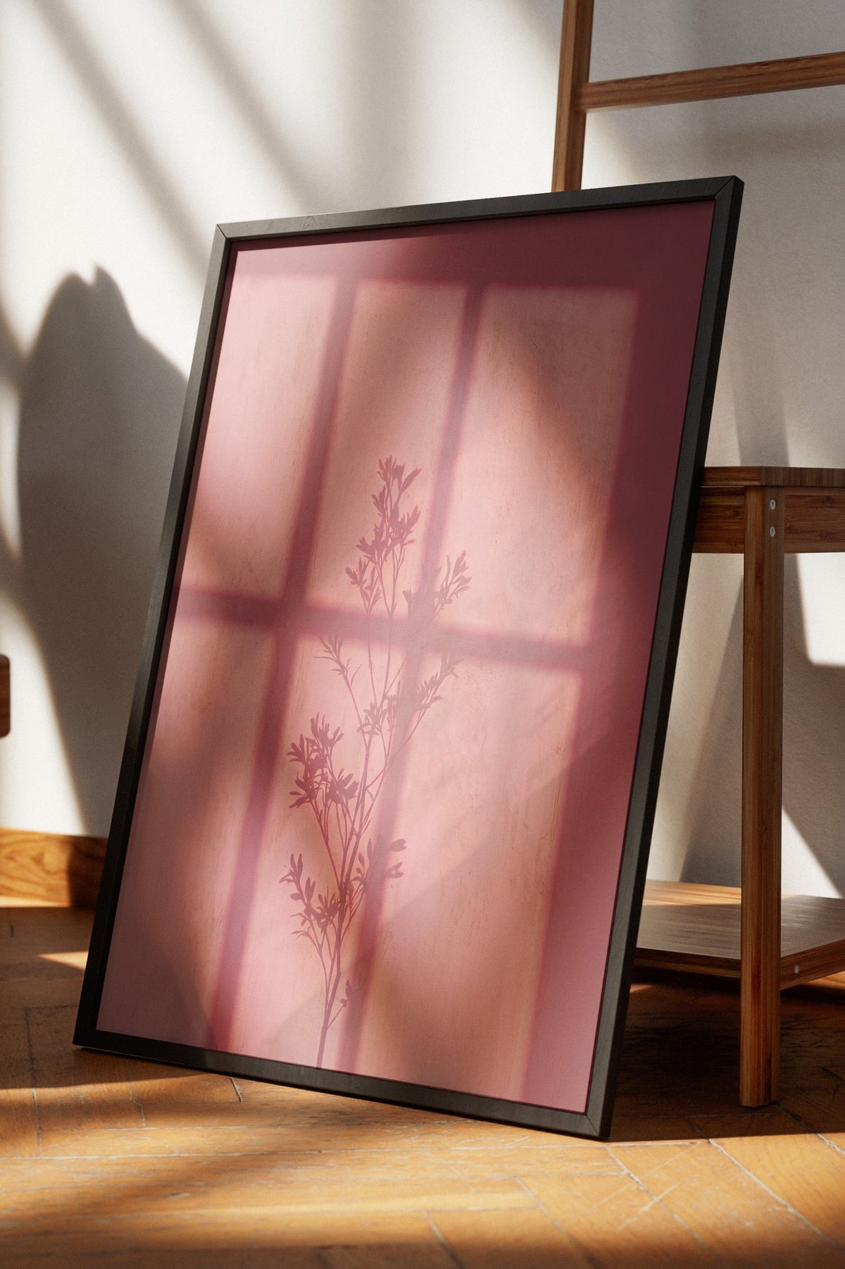 Pembe Gölgedeki Bitki Silüeti Poster – Siyah Çerçeveli Tablo