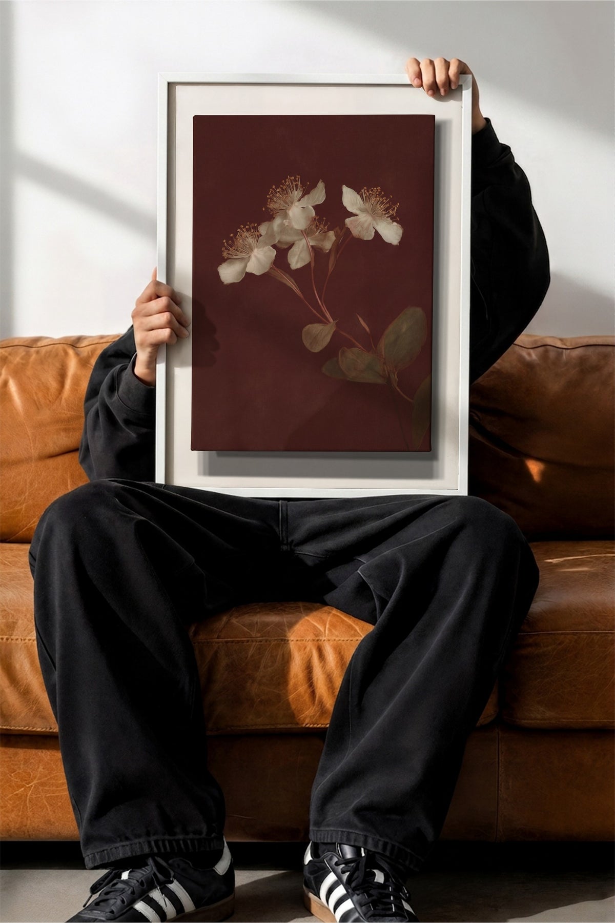 Koyu Fon Üzerinde Çiçekler Poster – Beyaz Çerçeveli Tablo