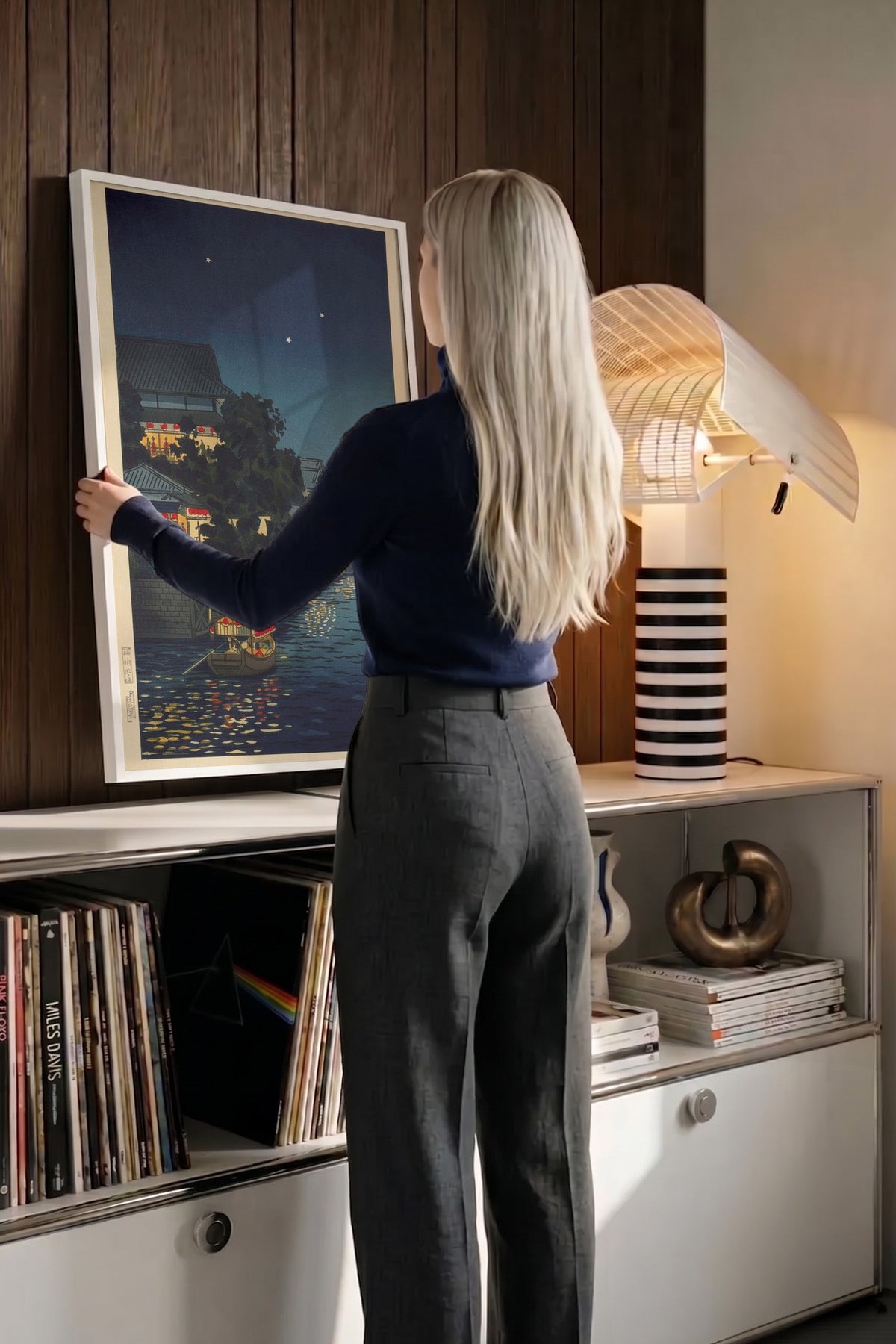 Ay Işığında Kıyı Kasabası Poster – Beyaz Çerçeveli Tablo