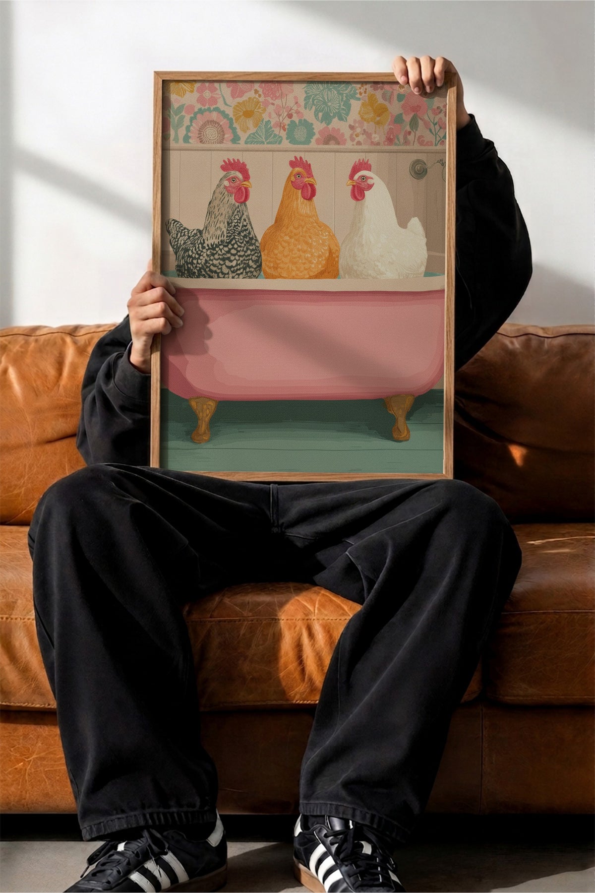 Küvette Üç Tavuk Poster – Ahşap Çerçeveli Tablo