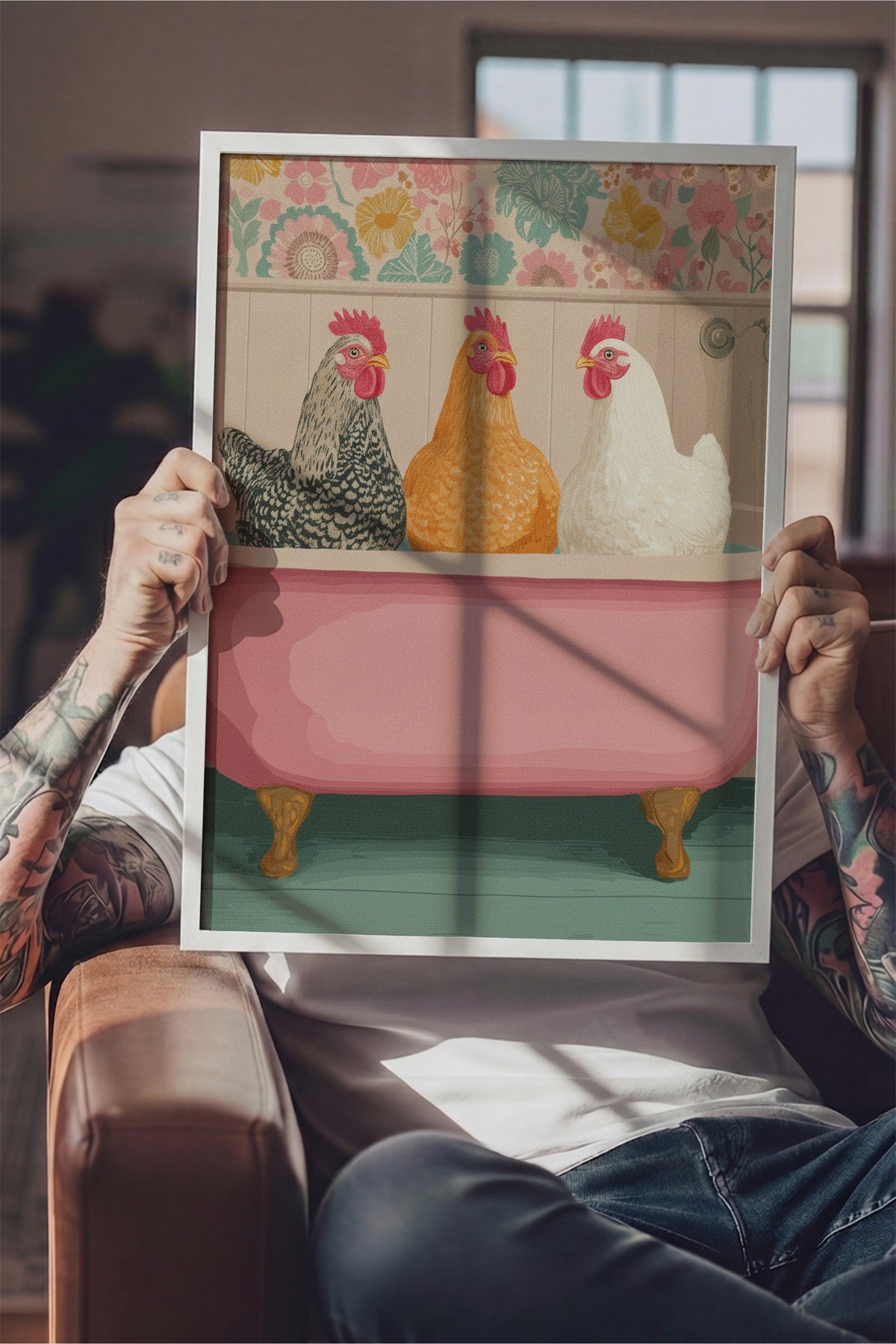 Küvette Üç Tavuk Poster – Beyaz Çerçeveli Tablo