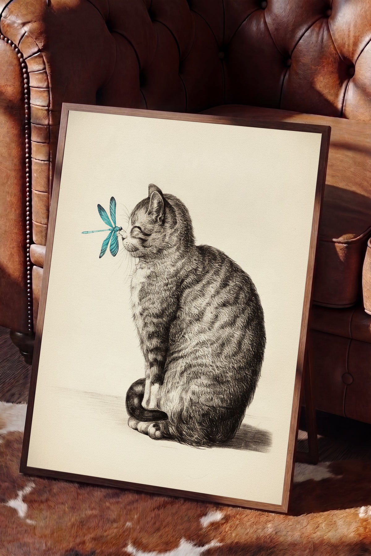 Yusufçuklu Yavru Kedi Çizimi Poster – Kahverengi Çerçeveli Tablo