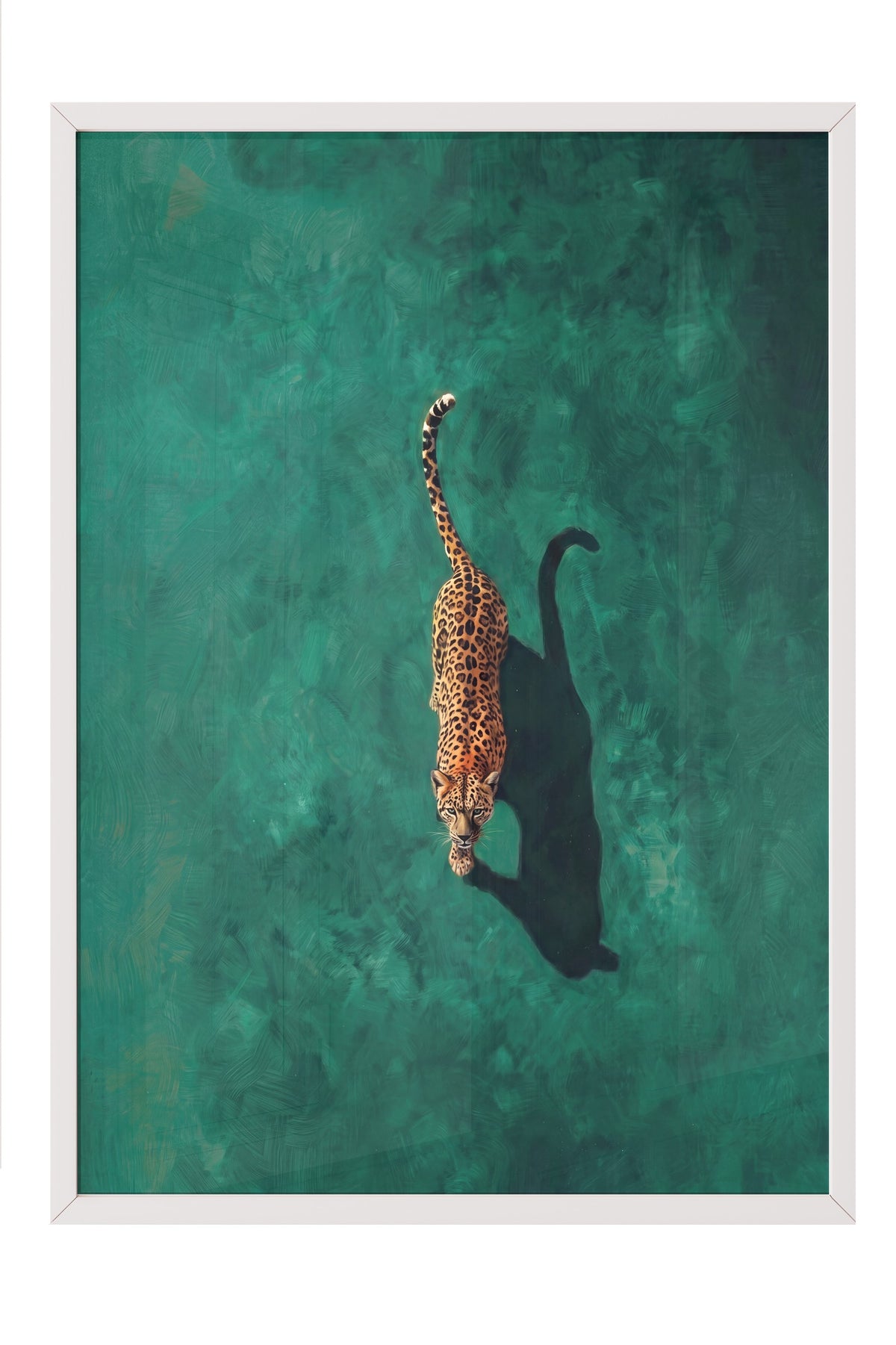 Yeşil Zeminde Yürüyen Leopar Poster – Beyaz Çerçeveli Tablo