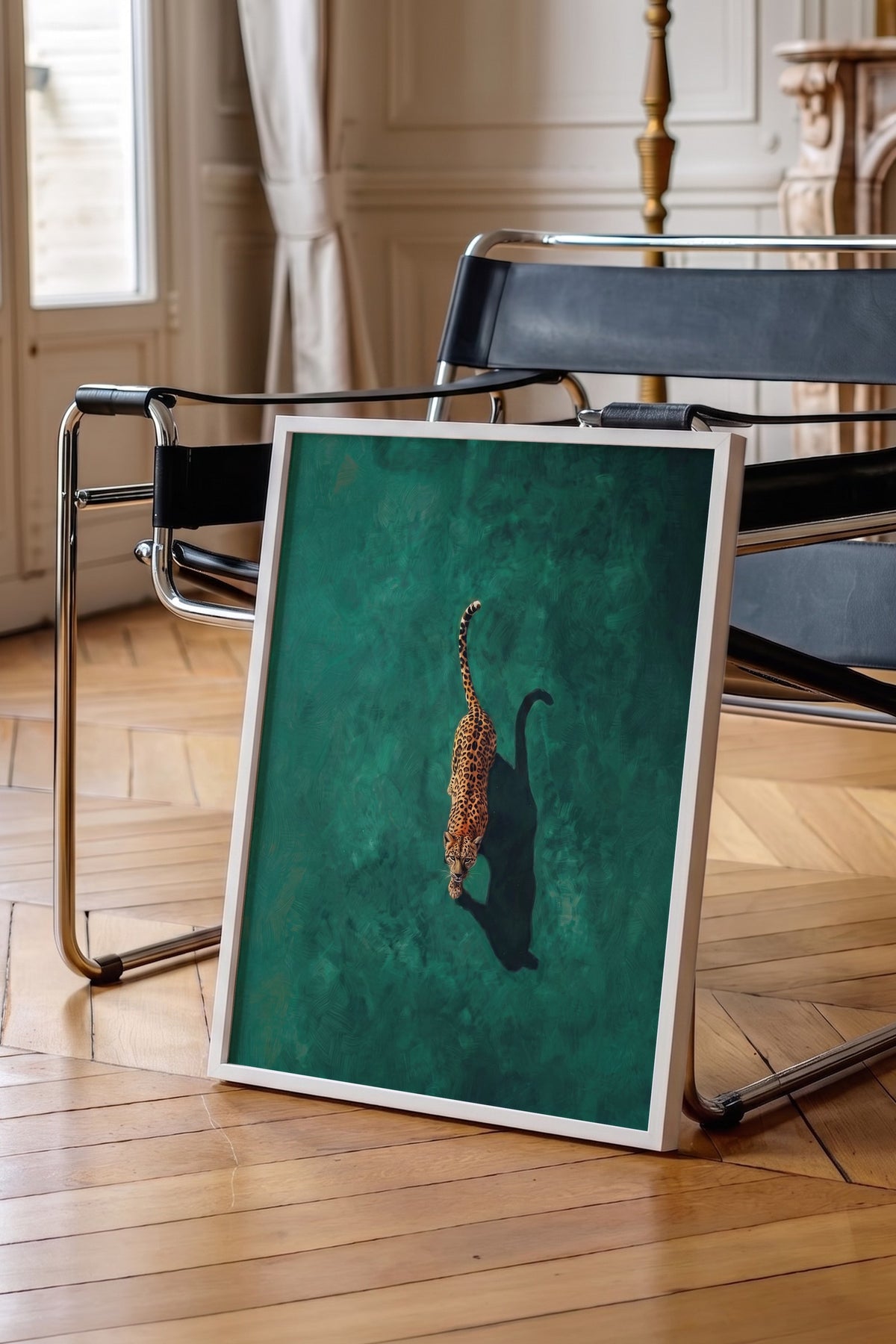 Yeşil Zeminde Yürüyen Leopar Poster – Beyaz Çerçeveli Tablo