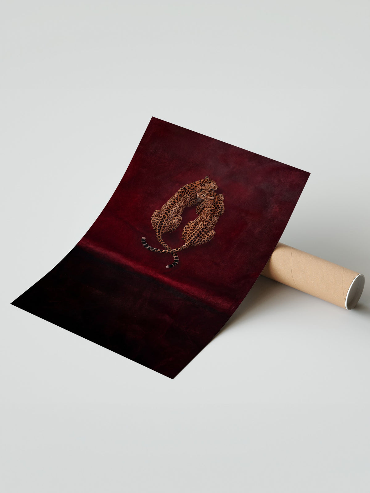 Kırmızı Kadifede Sarılan Leoparlar Çerçevesiz Poster