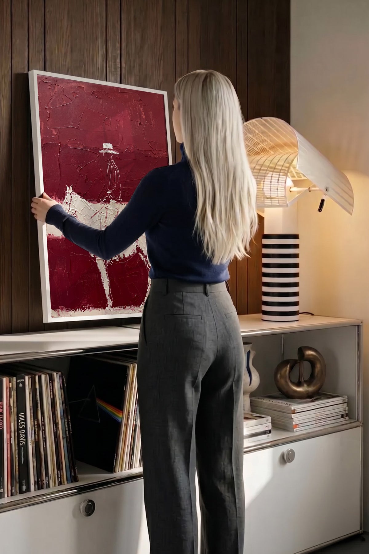 At Üzerinde Şapkalı Binici Poster – Beyaz Çerçeveli Tablo
