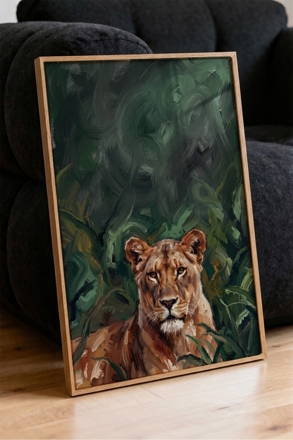 Yeşilliklerin İçinde Dişi Aslan Poster – Ahşap Çerçeveli Tablo