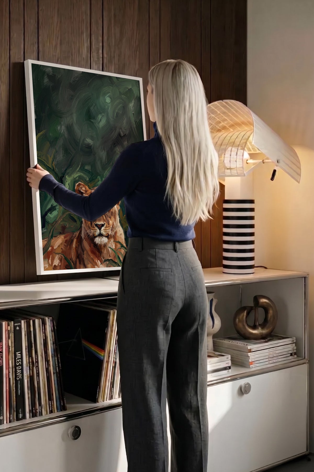 Ormanın Derinliklerindeki Aslan Poster – Beyaz Çerçeveli Tablo
