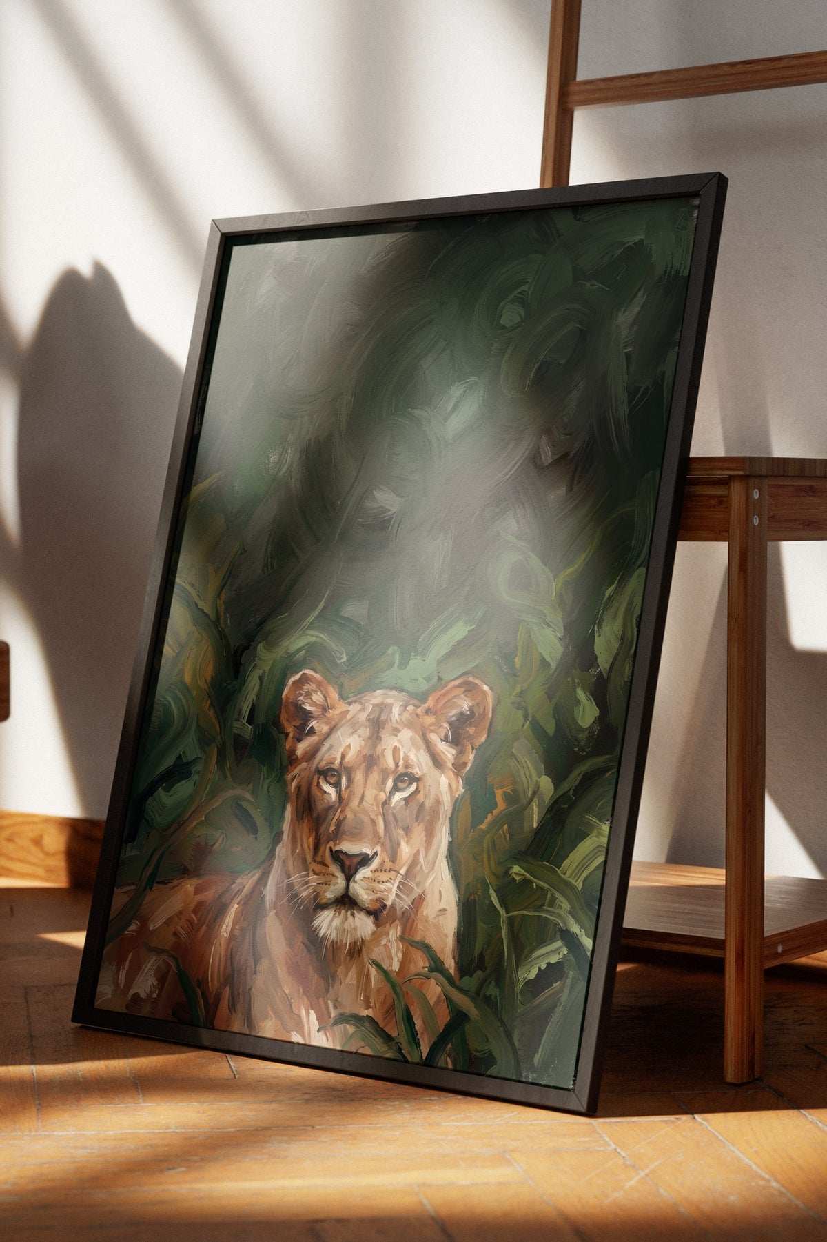 Yeşilliklerin İçinde Dişi Aslan Poster – Siyah Çerçeveli Tablo