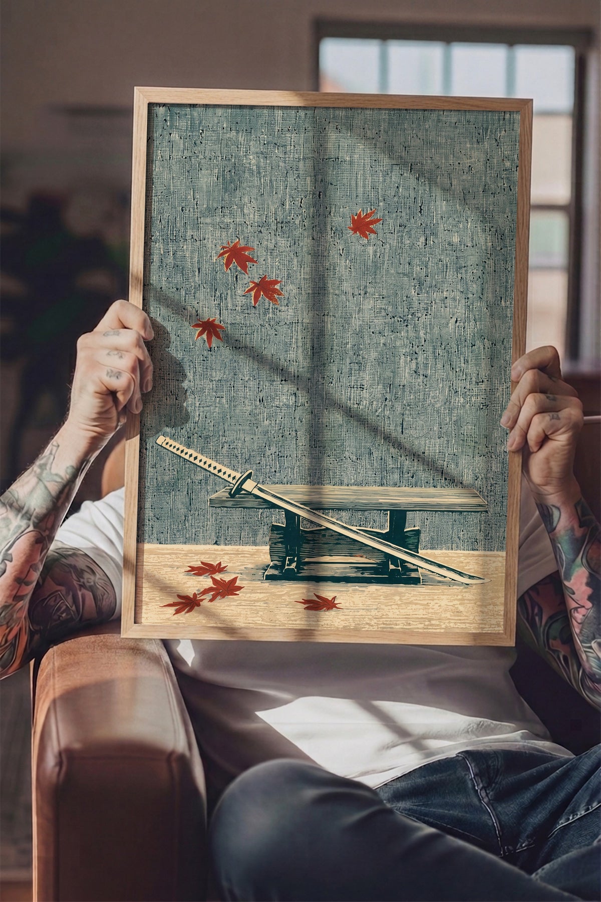 Samuray Kılıcı ve Akçaağaç Yaprakları Poster – Ahşap Çerçeveli Tablo