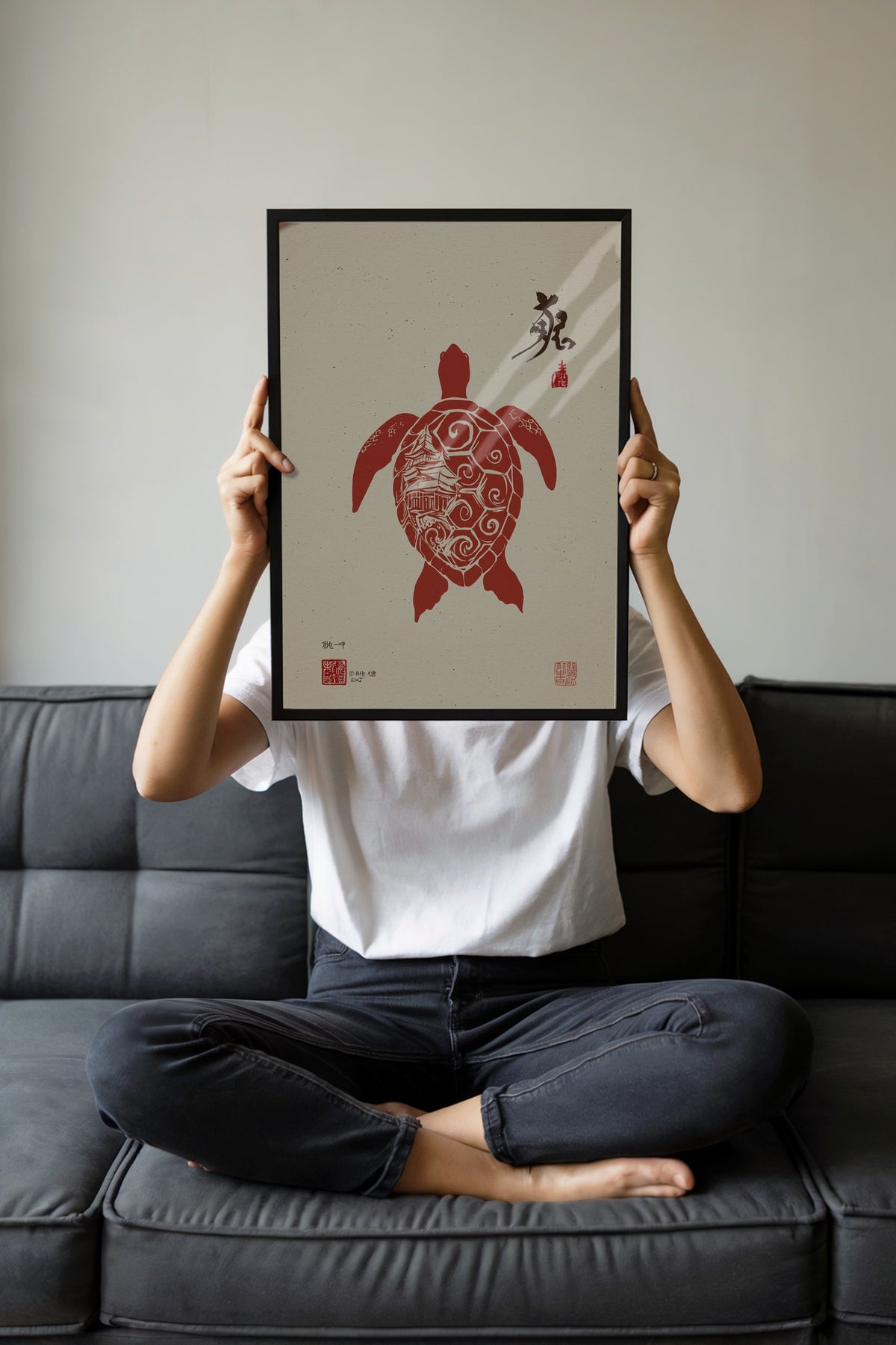 Pagoda Desenli Kırmızı Deniz Kaplumbağası Poster – Siyah Çerçeveli Tablo