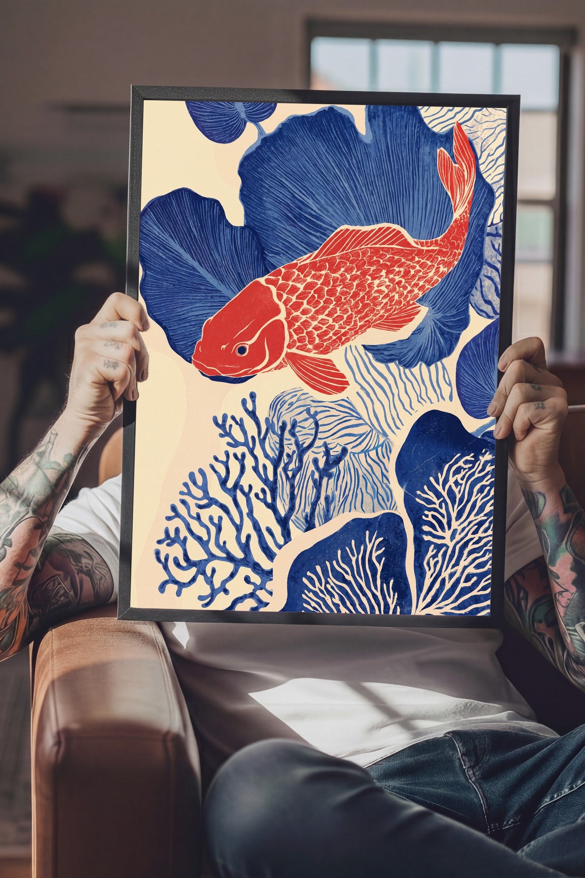 Mercan Resifinde Kırmızı Japon Balığı Poster – Siyah Çerçeveli Tablo