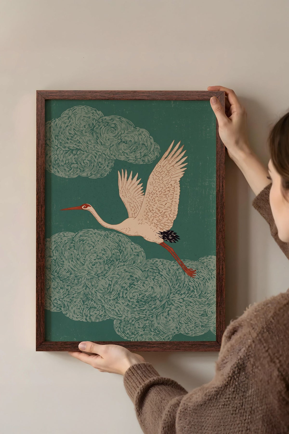 Bulutlar Arasında Turna Kuşu Poster – Kahverengi Çerçeveli Tablo