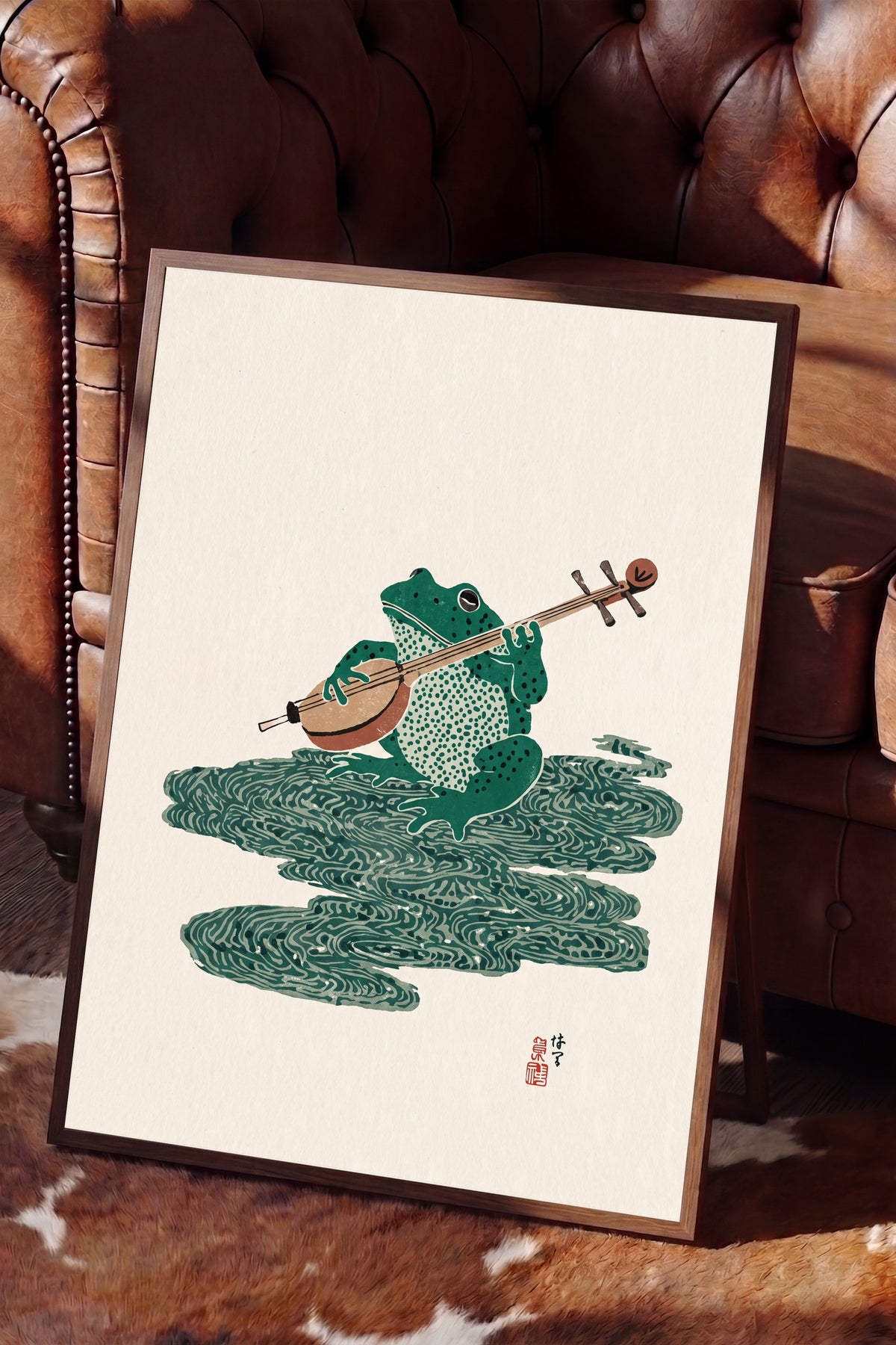 Şamisen Çalan Kurbağa Poster – Kahverengi Çerçeveli Tablo