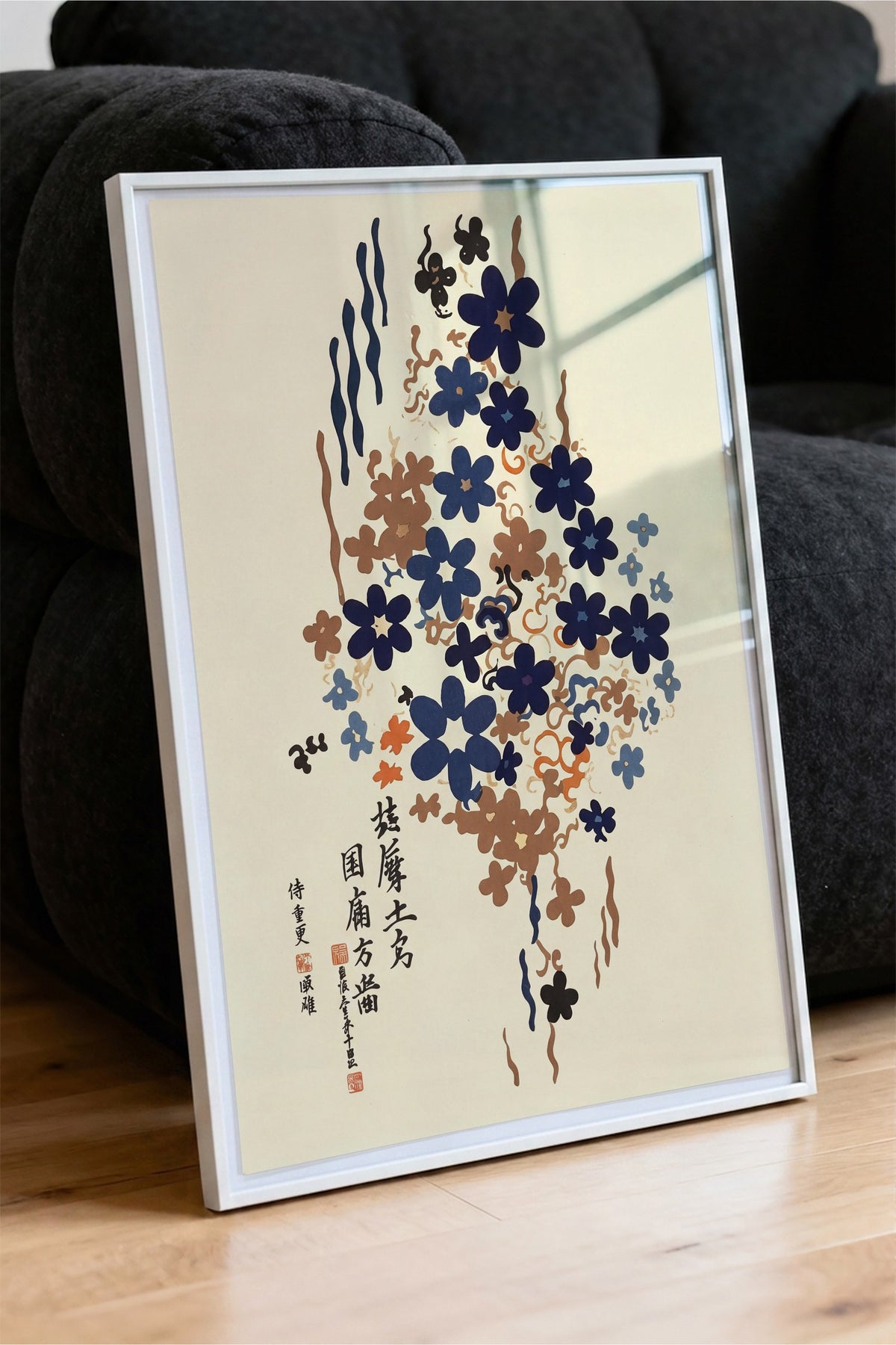 Lacivert Çiçek Deseni ve Japon Kaligrafisi Poster – Beyaz Çerçeveli Tablo