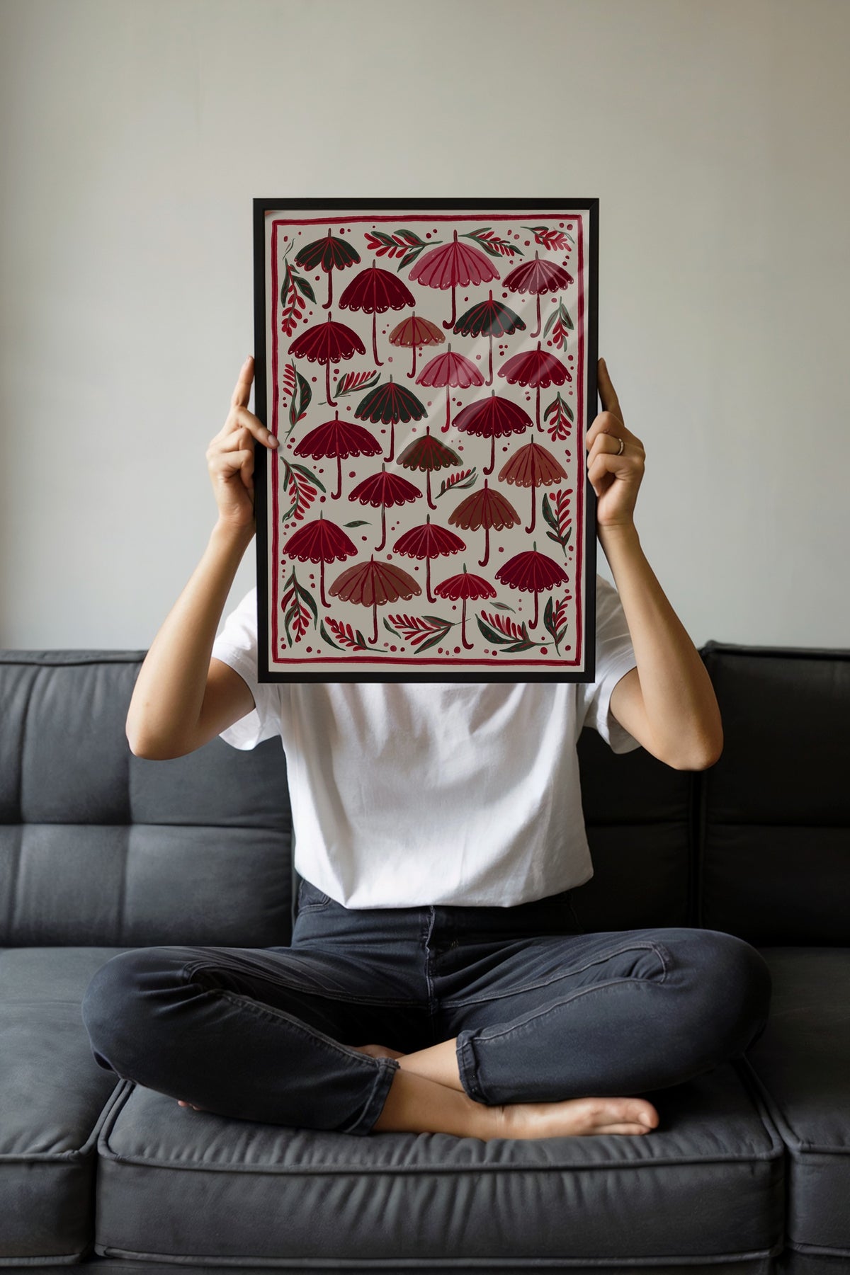 Kırmızı Şemsiyeler Deseni Poster – Siyah Çerçeveli Tablo