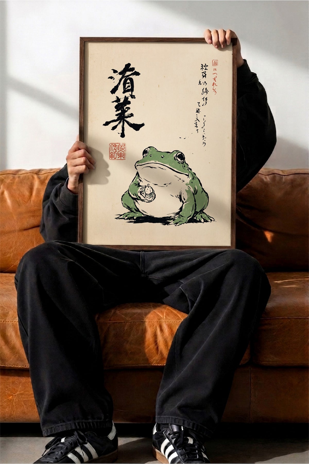 Japon Kurbağası Kaligrafi Sanatı Poster – Kahverengi Çerçeveli Tablo