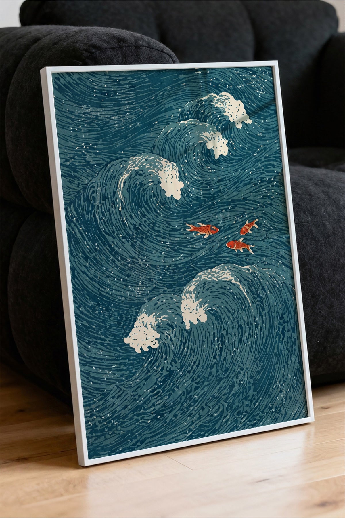 Dalgalar Arasında Japon Balıkları Poster – Beyaz Çerçeveli Tablo