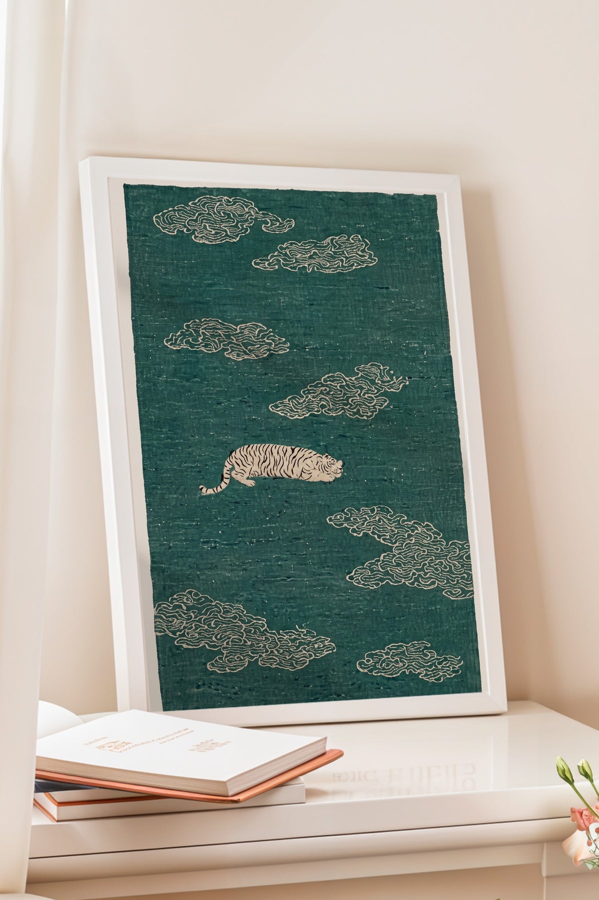 Bulutlar Arasında Kaplan Poster – Beyaz Çerçeveli Tablo