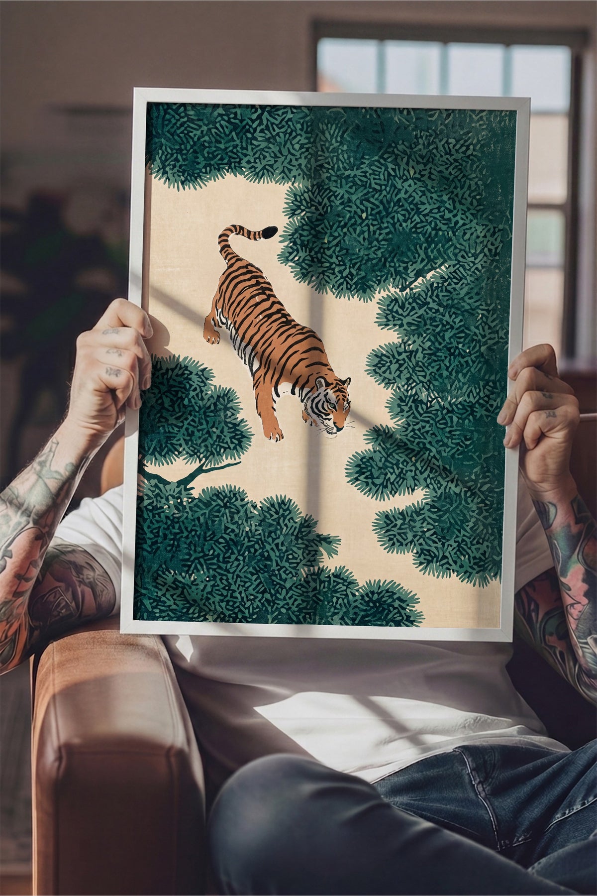 Çam Ağaçları Arasında Kaplan Poster – Beyaz Çerçeveli Tablo