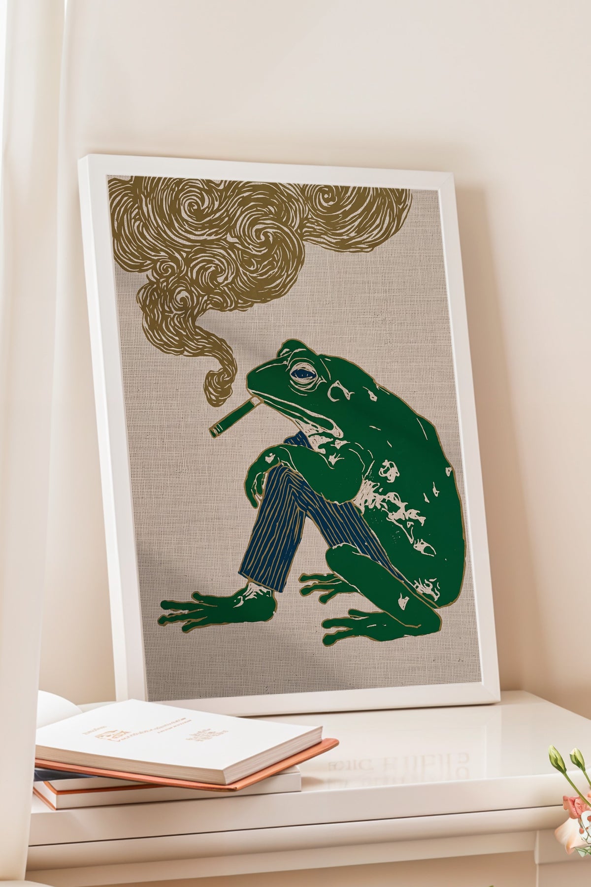 Puro İçen Kurbağa Poster – Beyaz Çerçeveli Tablo