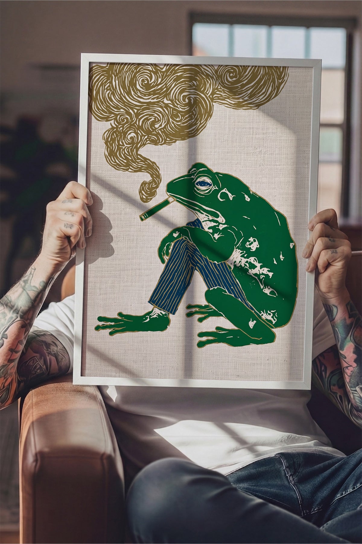 Puro İçen Kurbağa Poster – Beyaz Çerçeveli Tablo