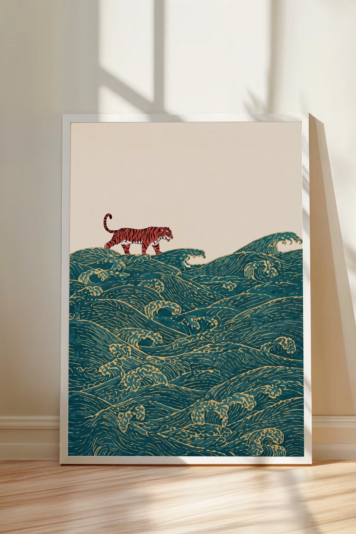 Dalgalar Üzerinde Kaplan Poster – Beyaz Çerçeveli Tablo