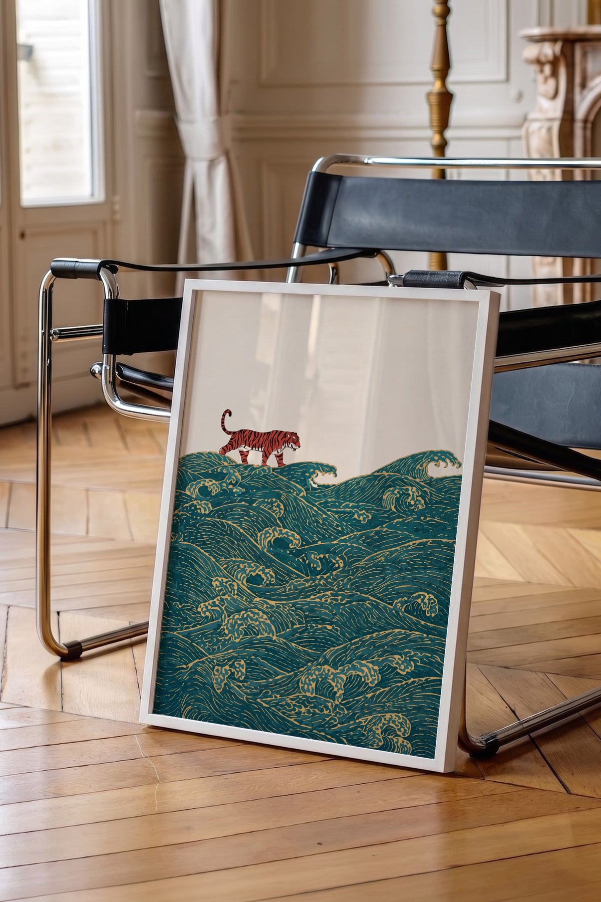 Dalgalar Üzerinde Kaplan Poster – Beyaz Çerçeveli Tablo