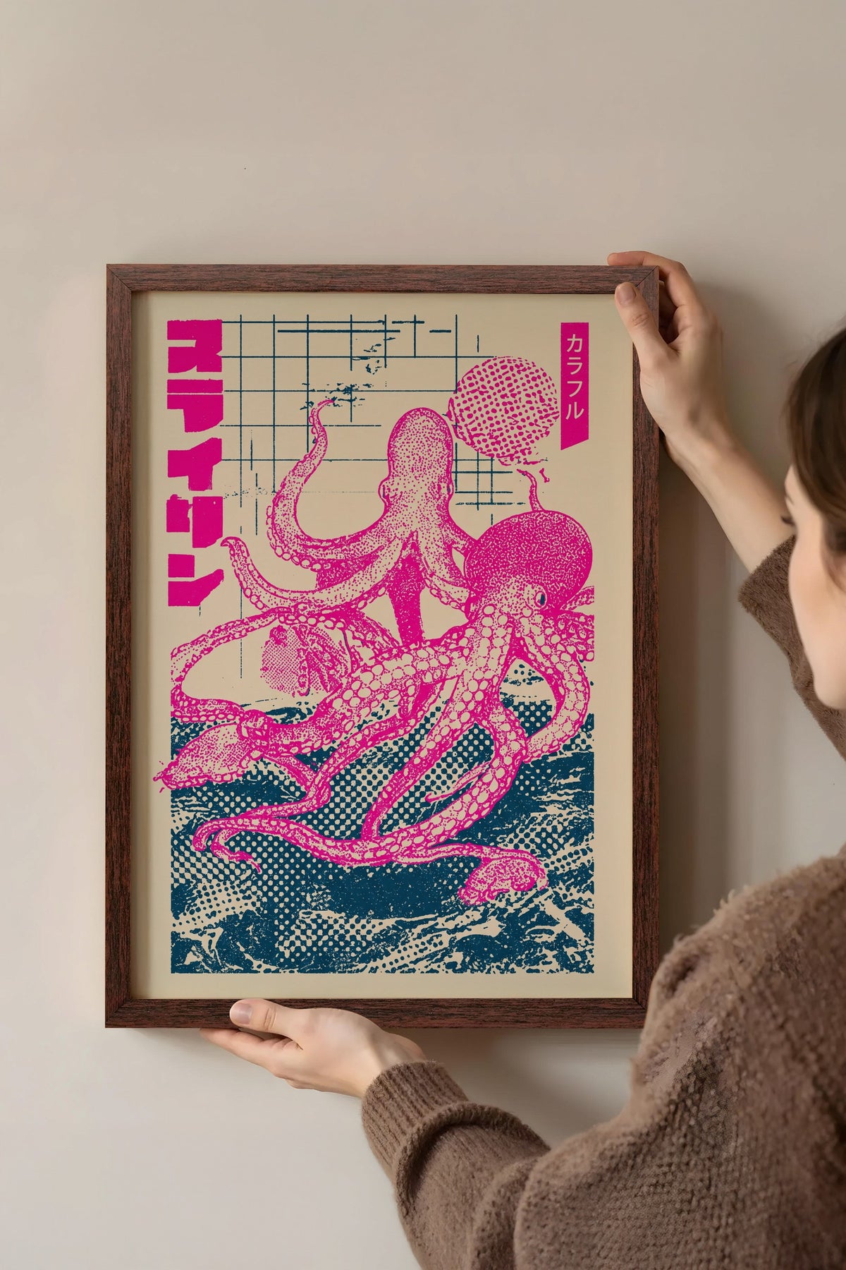 Pembe Ahtapot Baskısı Poster – Kahverengi Çerçeveli Tablo
