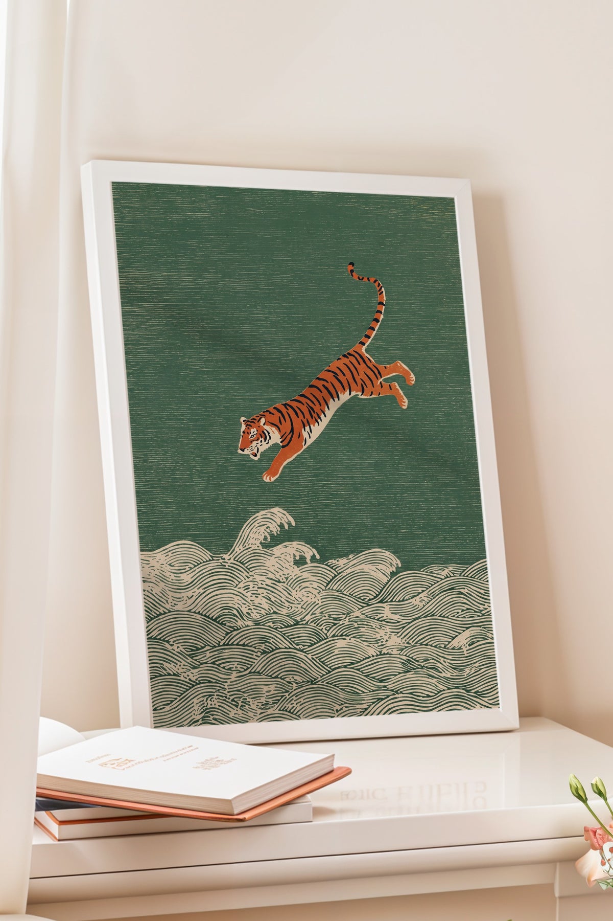 Dalgalar Üzerinde Sıçrayan Kaplan Poster – Beyaz Çerçeveli Tablo