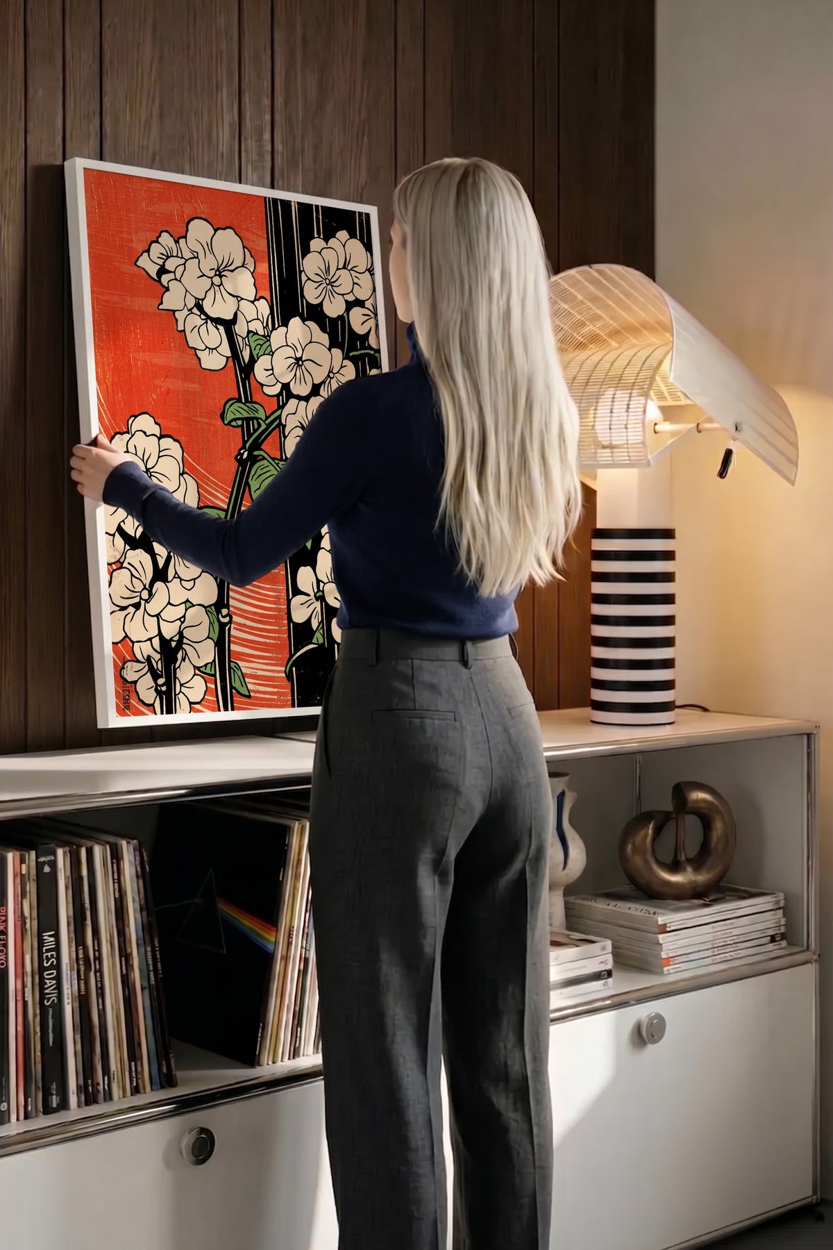 Kırmızı Zeminde Çiçek Dalları Poster – Beyaz Çerçeveli Tablo