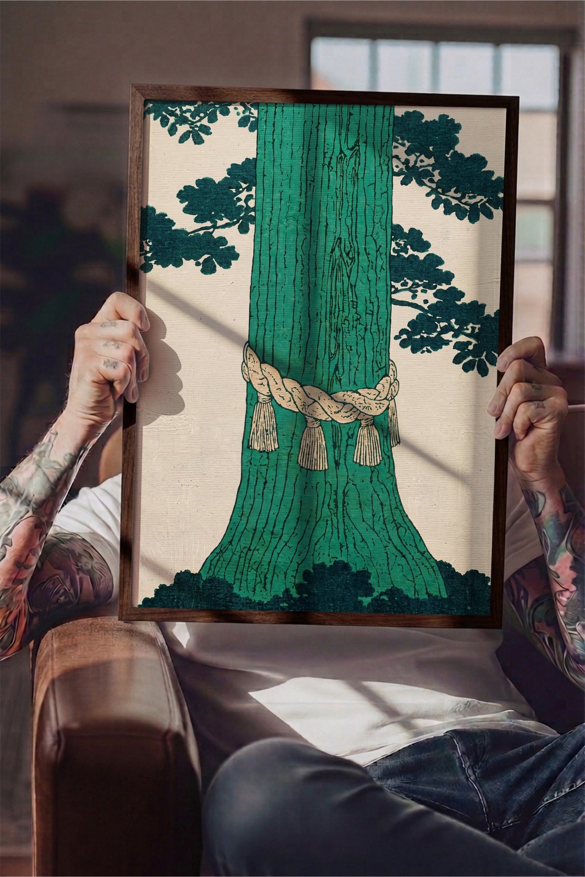 Kutsal Çam Ağacı Gövdesi Poster – Kahverengi Çerçeveli Tablo