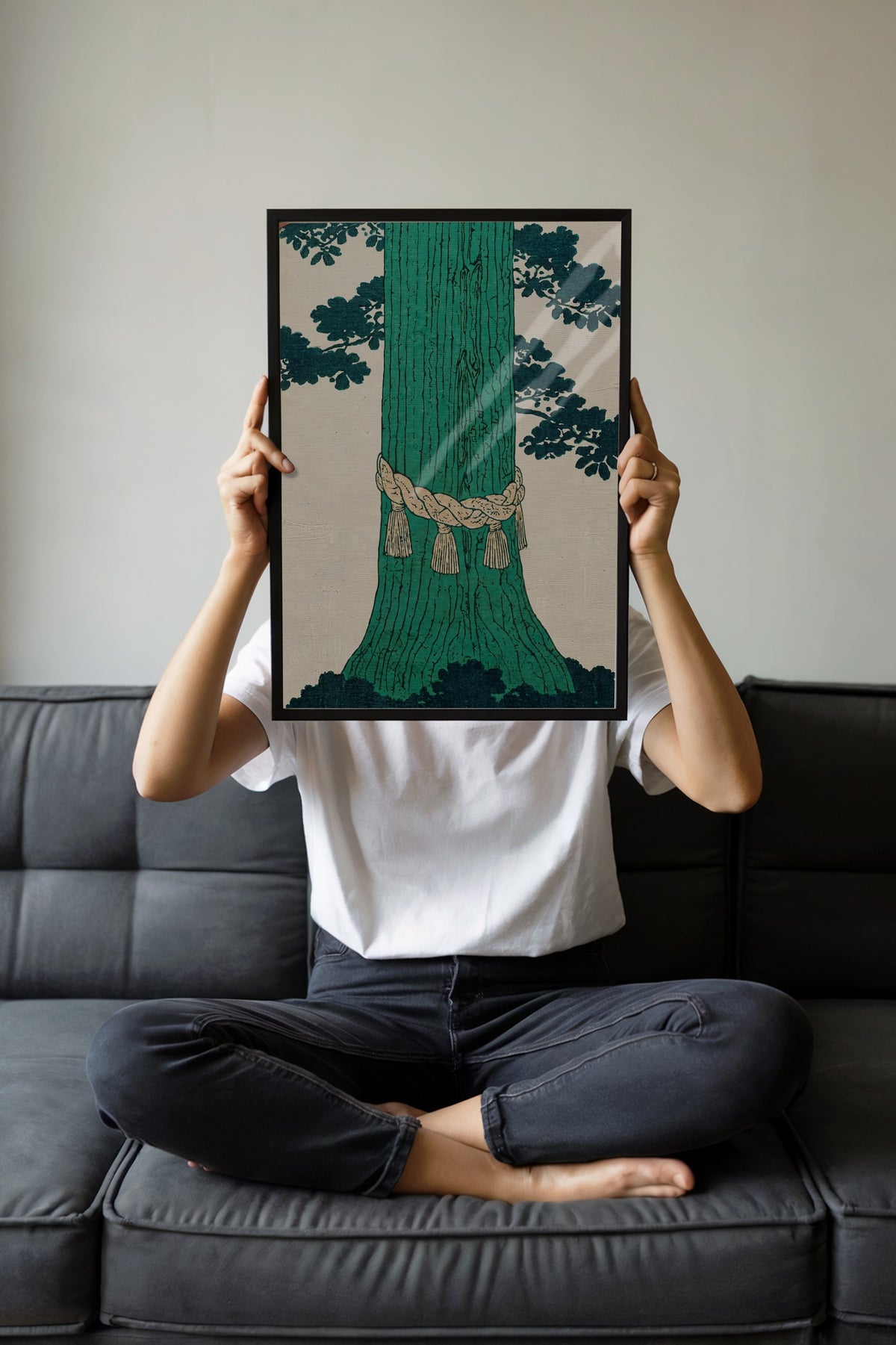 Kutsal Çam Ağacı Gövdesi Poster – Siyah Çerçeveli Tablo
