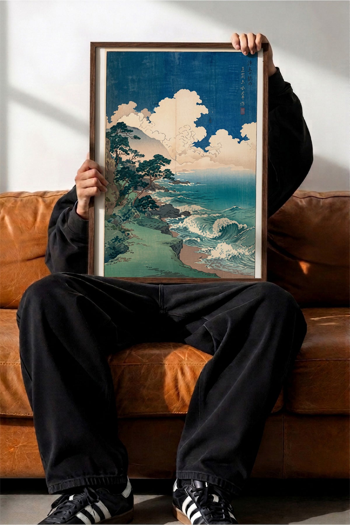 Fırtınalı Deniz Kıyısında Çam Ağaçları Poster – Kahverengi Çerçeveli Tablo