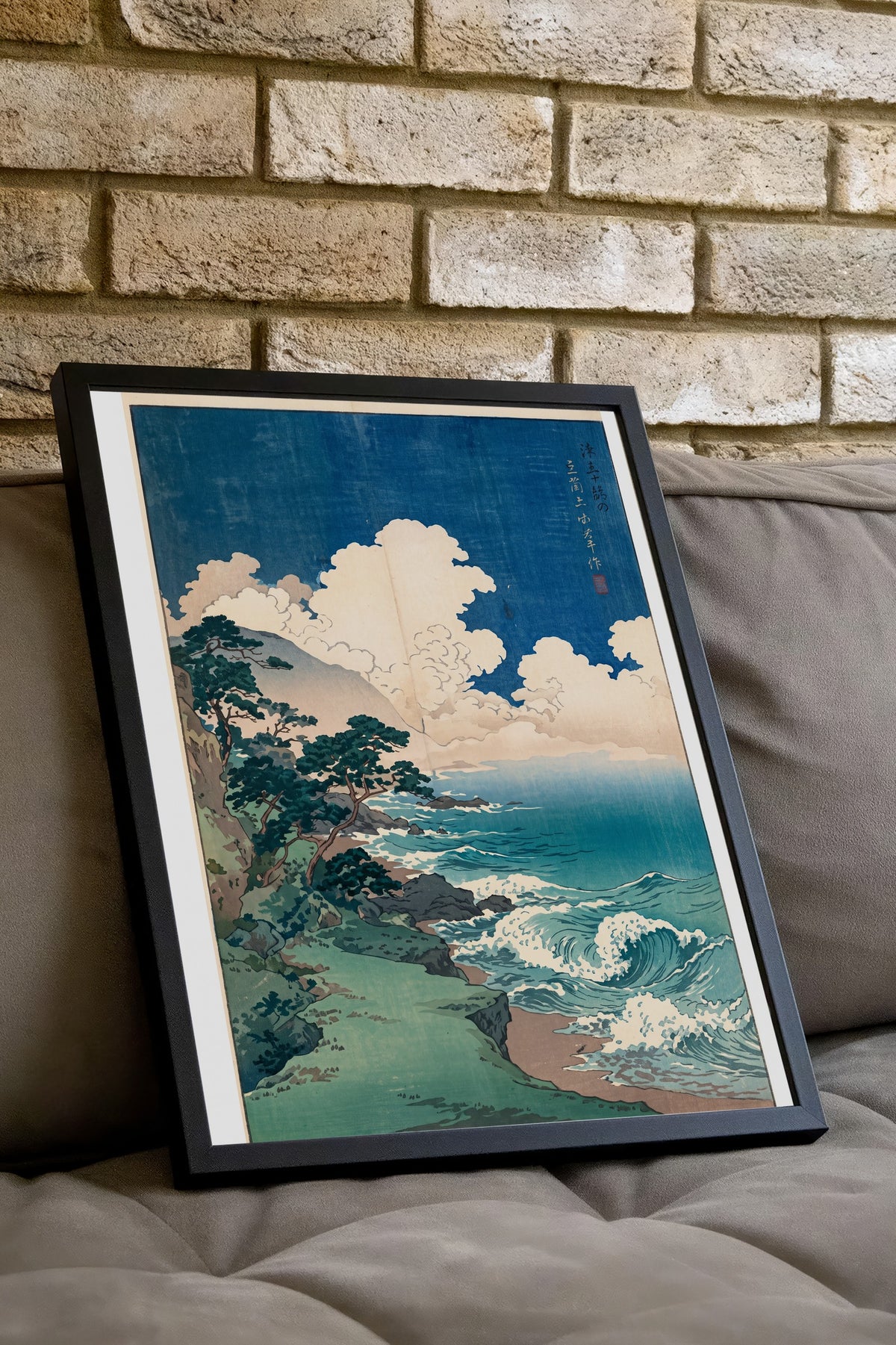 Fırtınalı Deniz Kıyısında Çam Ağaçları Poster – Siyah Çerçeveli Tablo
