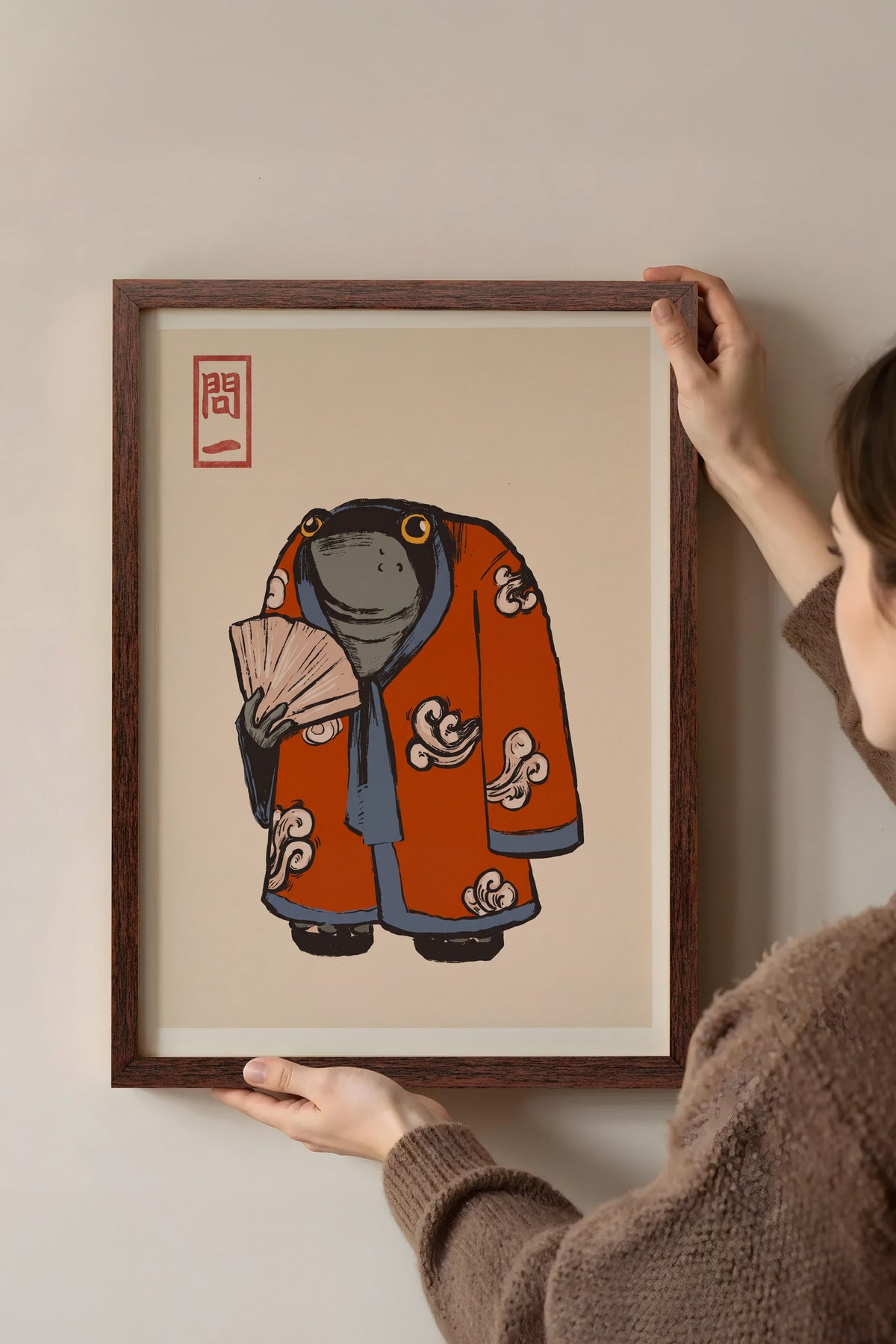 Kimonolu Kurbağa Poster – Kahverengi Çerçeveli Tablo