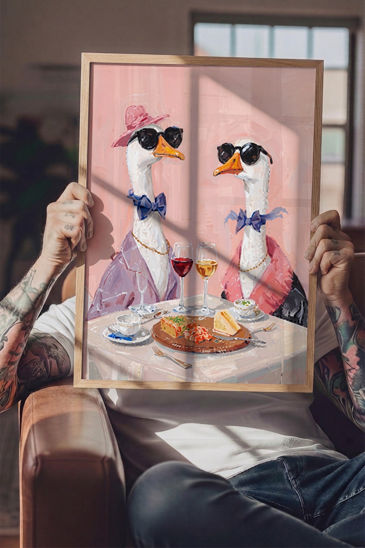 Şık Kıyafetli Kazlar Akşam Yemeğinde Poster – Ahşap Çerçeveli Tablo
