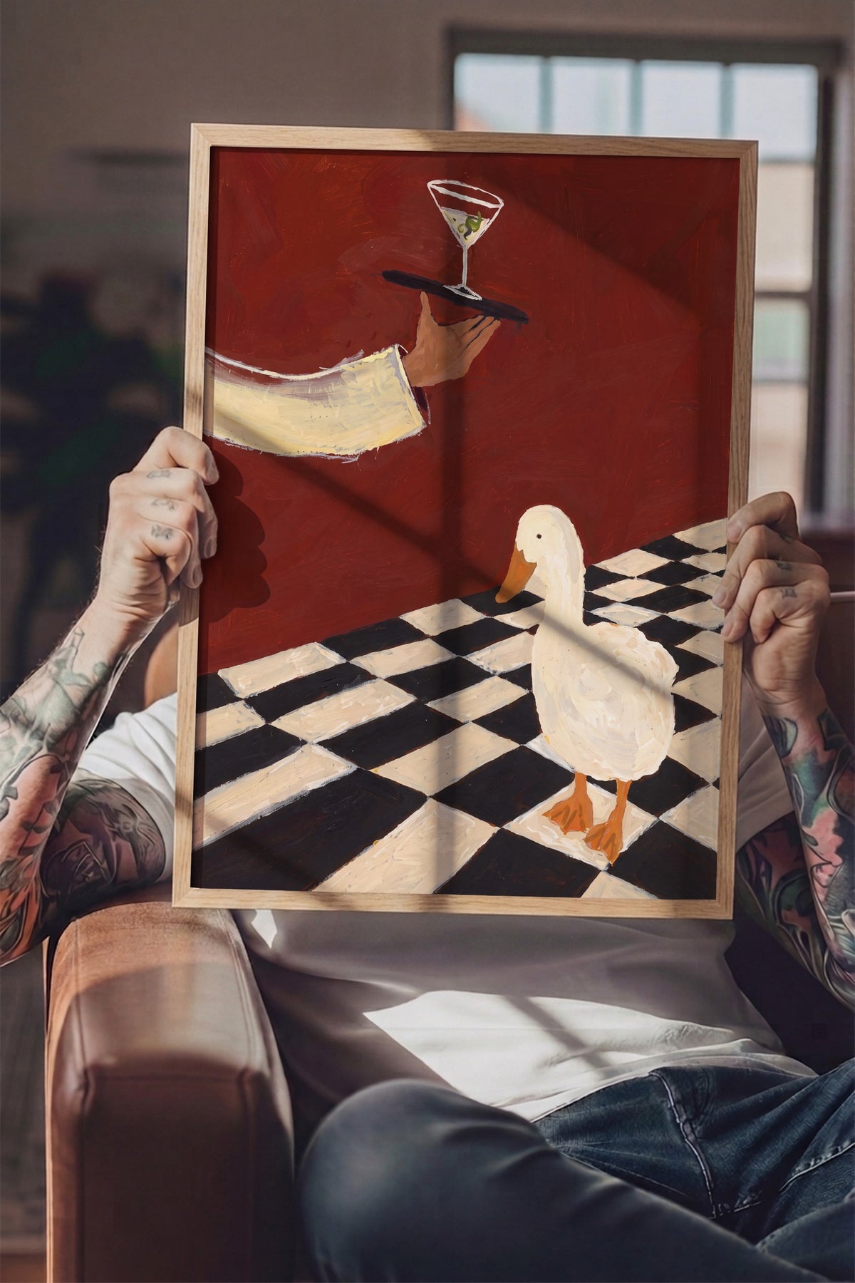 Martini Servisi Yapan Ördek Sahnesi Poster – Ahşap Çerçeveli Tablo