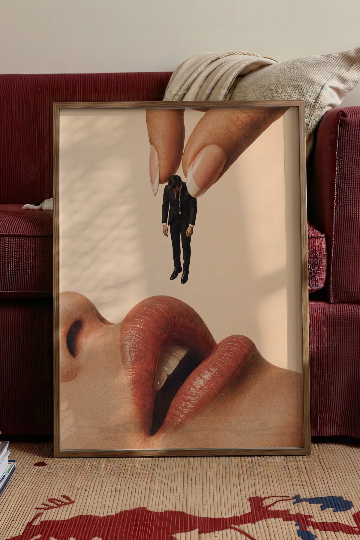 Dudaklar ve Küçük Adam Kolajı Poster – Kahverengi Çerçeveli Tablo