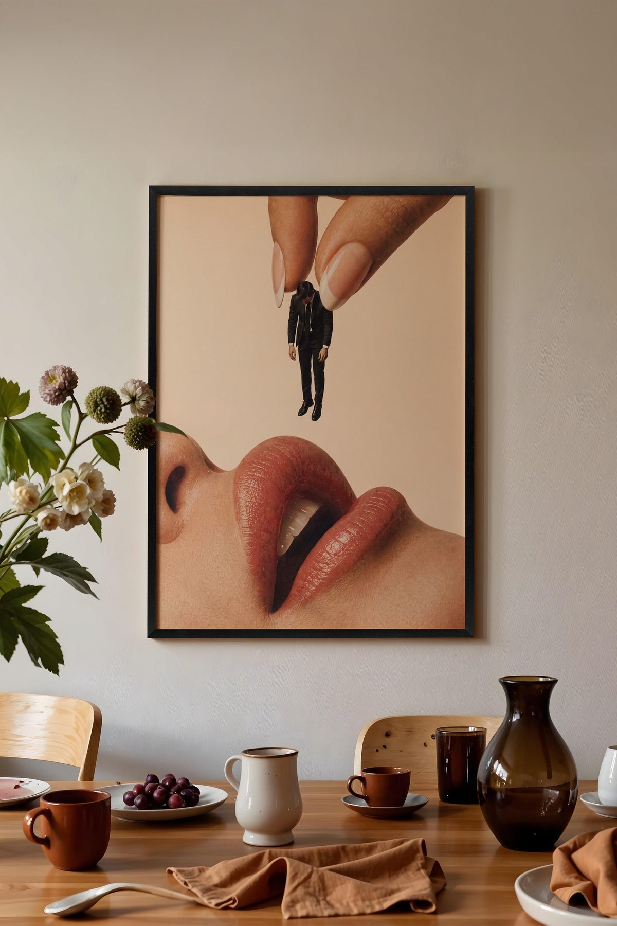 Dudaklar ve Küçük Adam Kolajı Poster – Siyah Çerçeveli Tablo