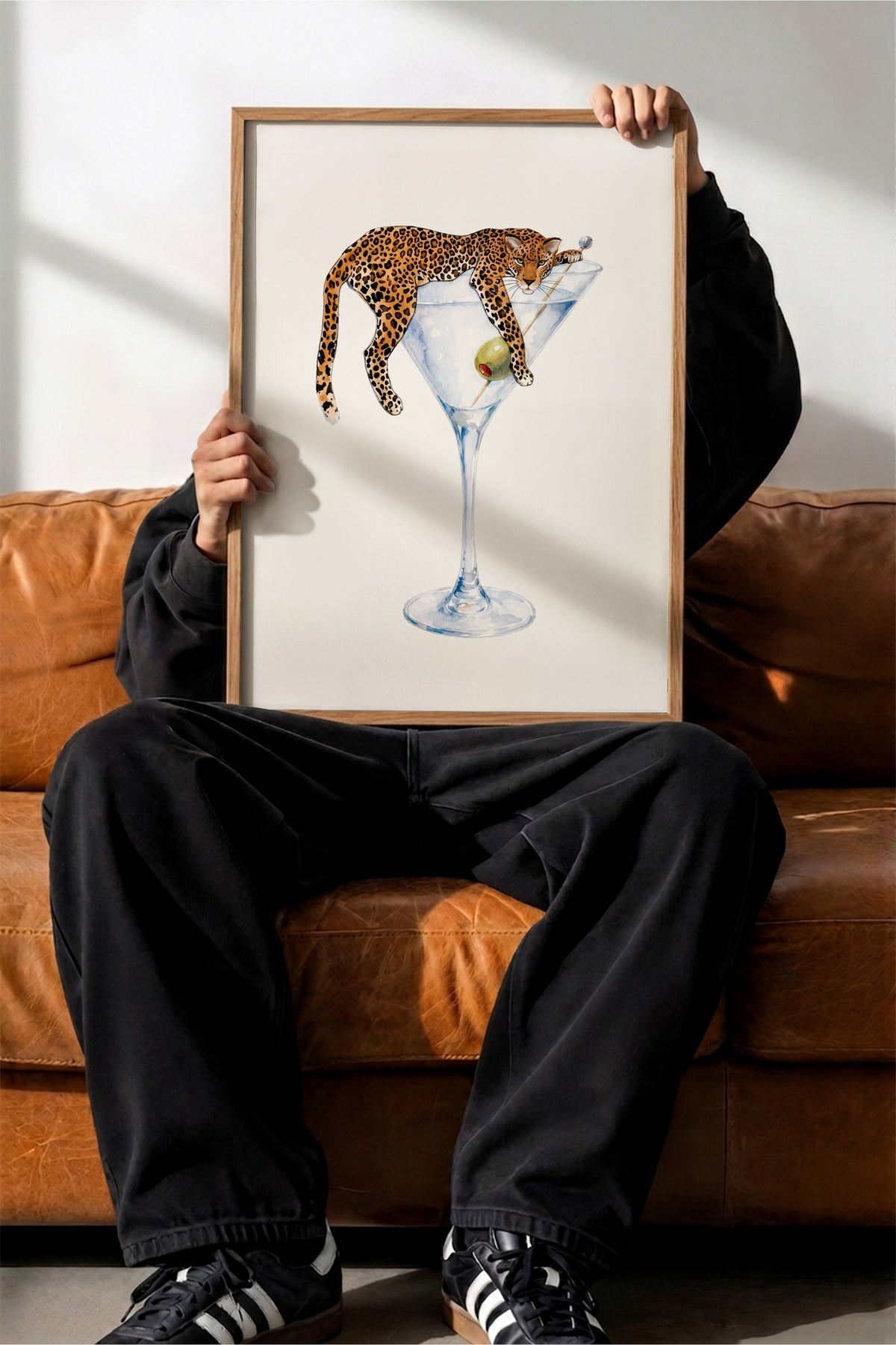 Martini Kadehinde Leopar Poster – Ahşap Çerçeveli Tablo