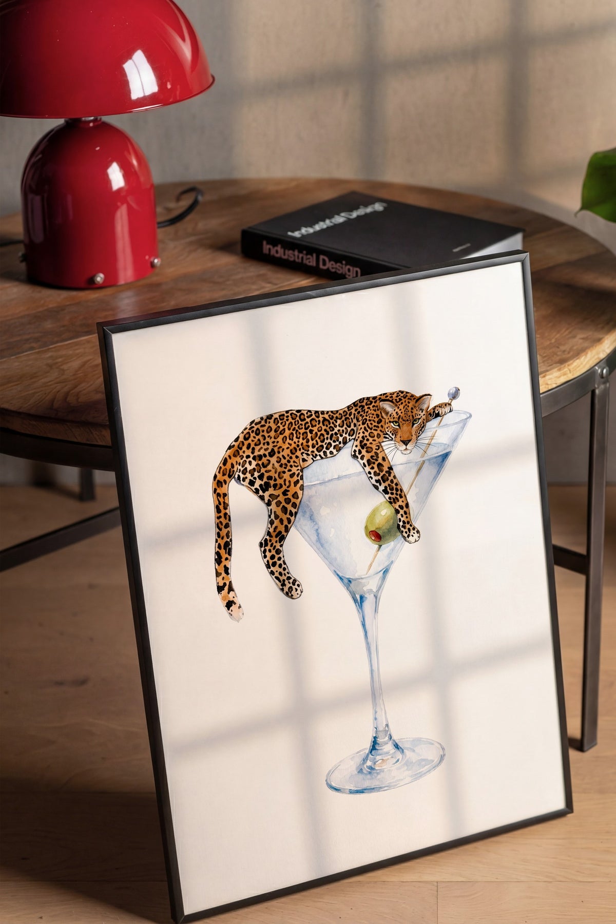 Martini Kadehinde Leopar Poster – Siyah Çerçeveli Tablo