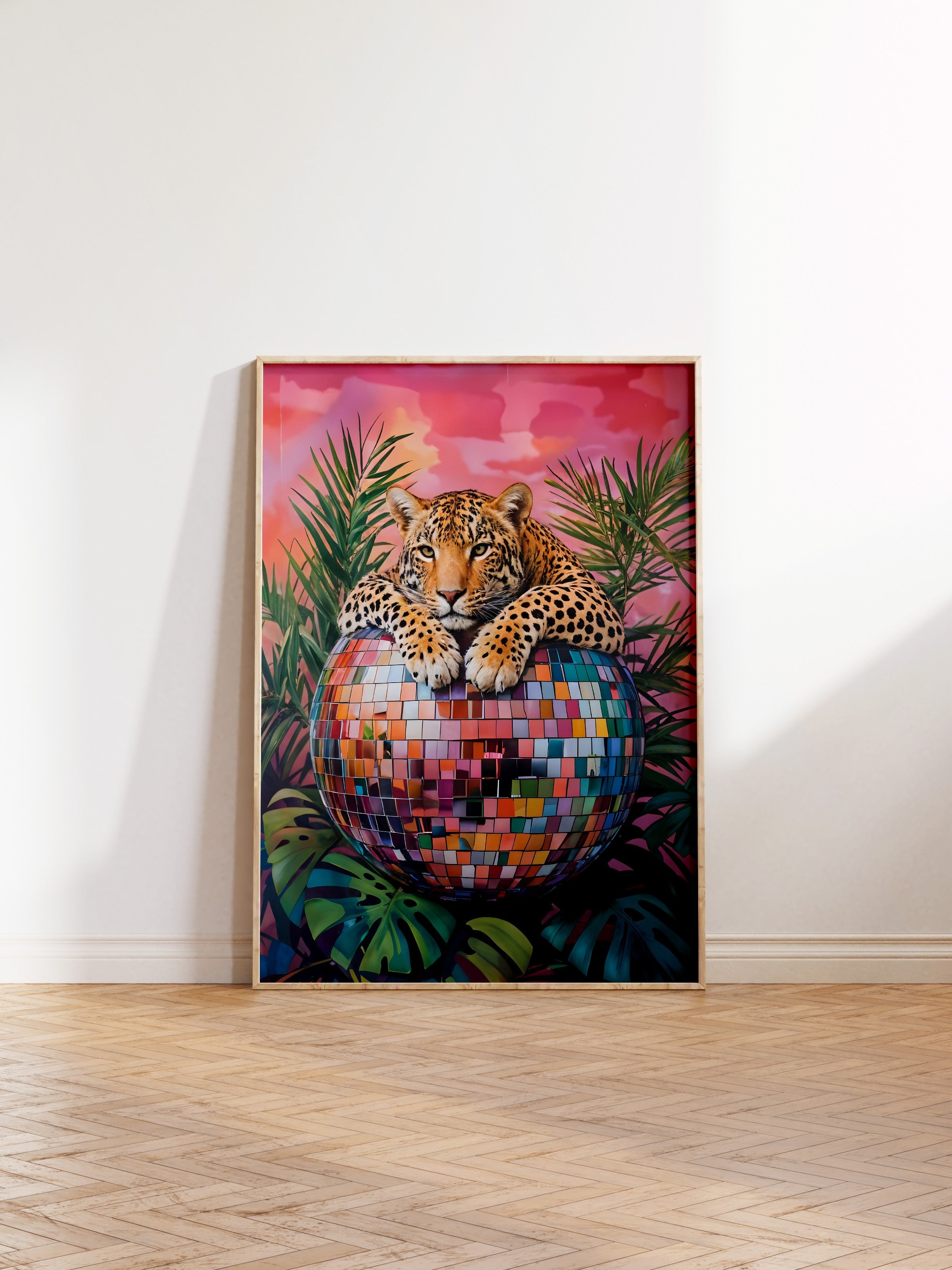 Ahşap Çerçeveli Tablo, Leopard on Disco Ball, Comfort Serisi Poster ve Ahşap Tablo, NO:108942