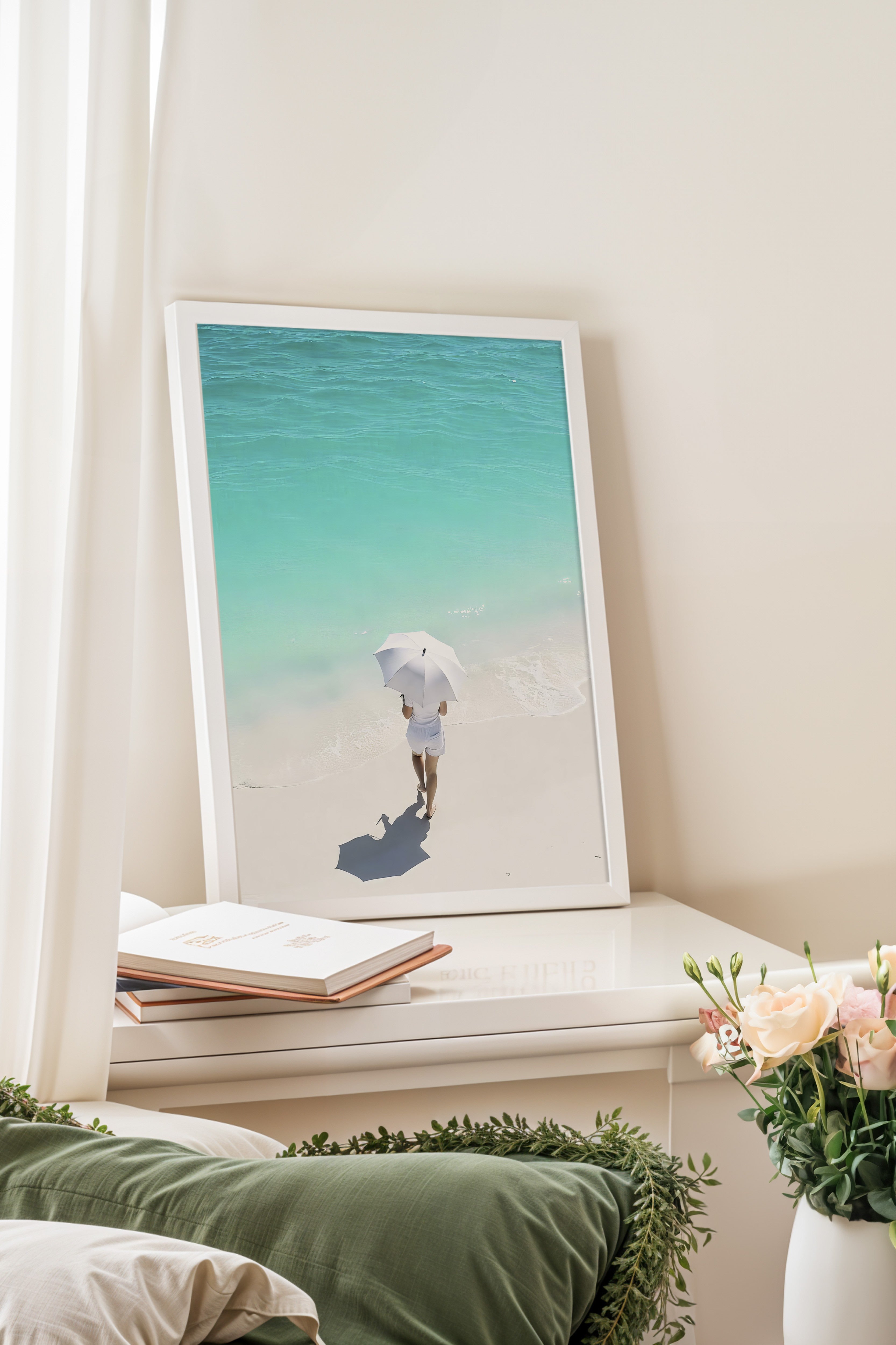 Beyaz Çerçeveli Poster, Plajdaki Kadın, Fotoğraf, Mavi Renk Poster, 2025 Yaz Seçkisi, NO:109681
